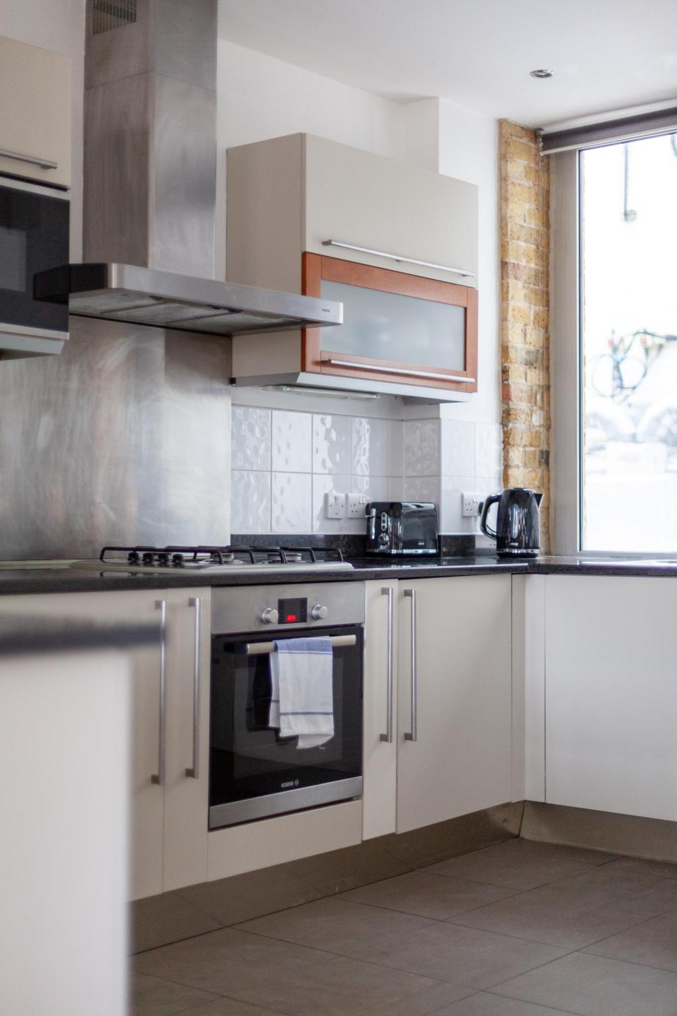 Elegance & Chic Design - 2-Bedroom Haven Лондон Экстерьер фото